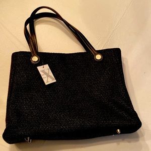 Black purse with zipper by Maxx.